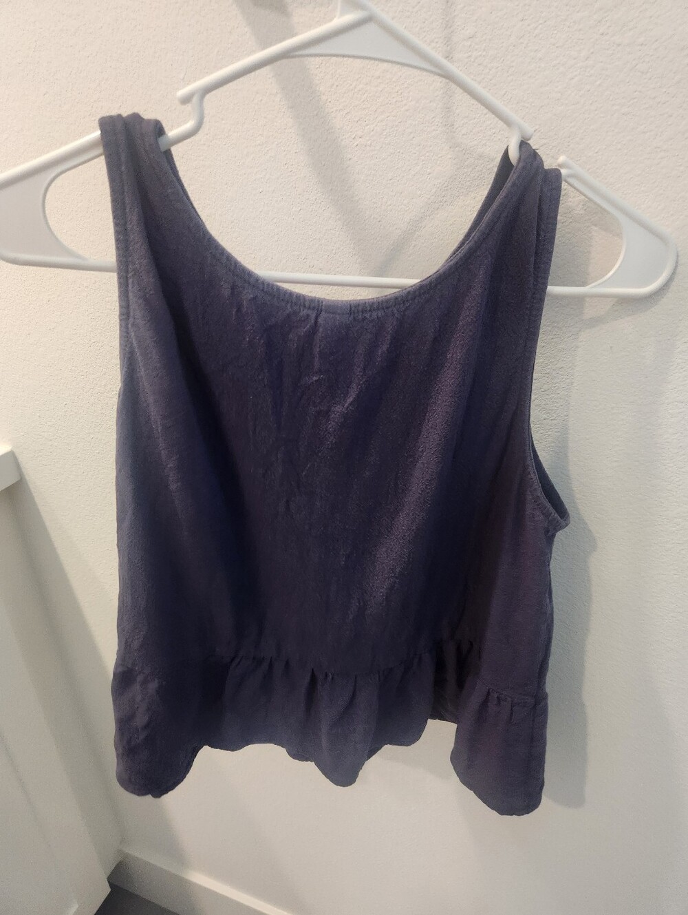 Automet Denim Blue Colored Sleeveless Ruffle Bottom Crop Top